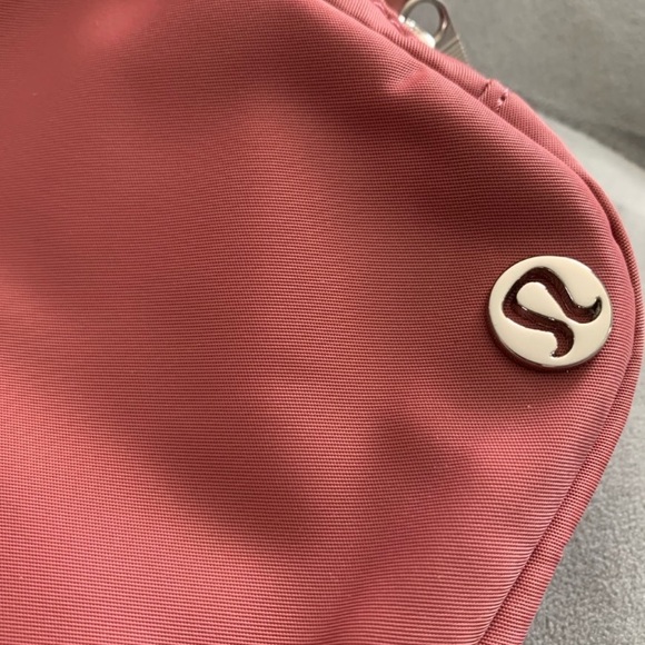 Lululemon Everywhere Belt Bag Cherry Blossom Tint OG Original - Picture 5 of 12